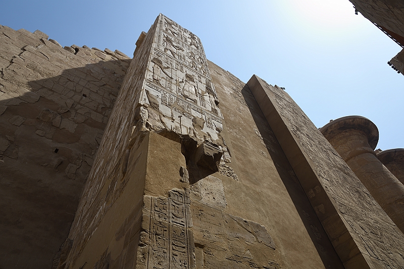 25 MAK_6133.jpg - Dal Gran Cortile si passa alla sala successiva. Fu iniziata dal faraone Seti I (1324 a.C. circa – 30 maggio 1279 a.C.) e completata da Ramses II (1303 a.C. – 1213 o 1212 a.C.).